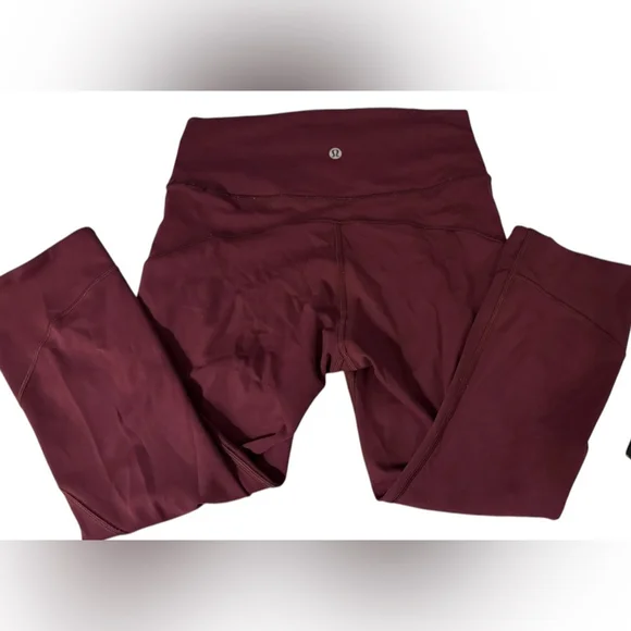 LULULEMON In Movement Crop *Everlux 19"
Garnet - Picture 6 of 7